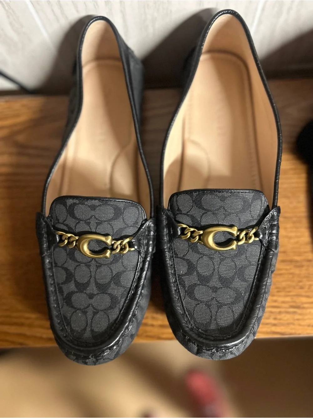Coach chain logo loafers